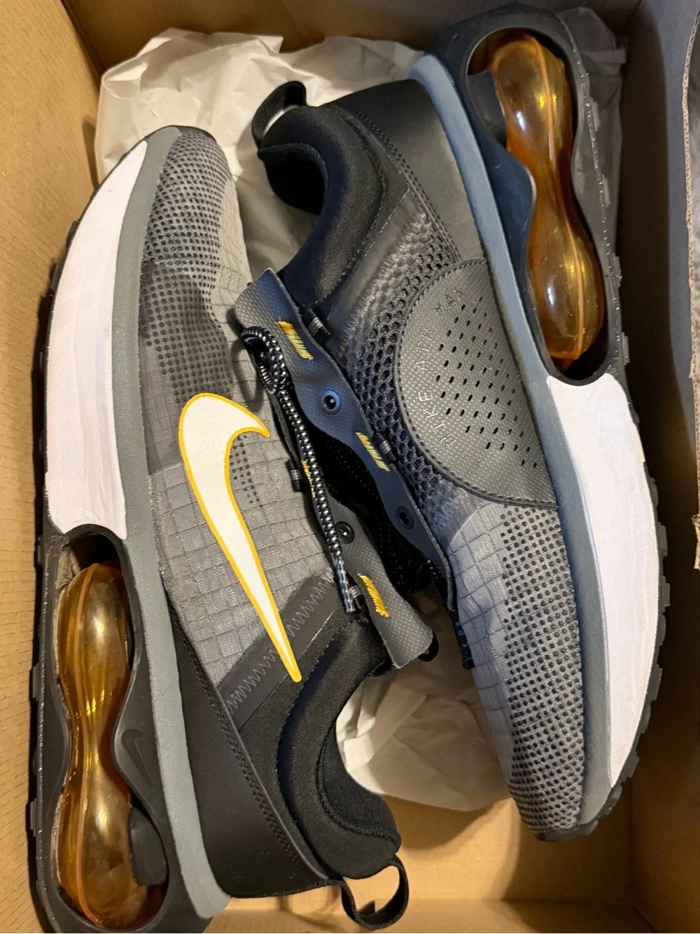 Nike Men's Gray and Yellow Air Max 2021